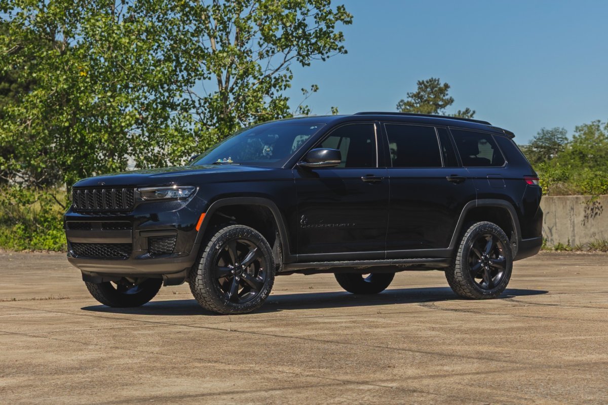 Jeep Grand Cherokee L Suspension Lift Kit - Rough Country - 2 Inch Lift Kit | W/O Air Suspension - '21-'26